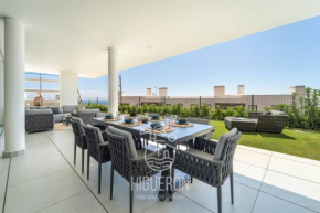 HigueronRentals Garden Villa jacuzzi